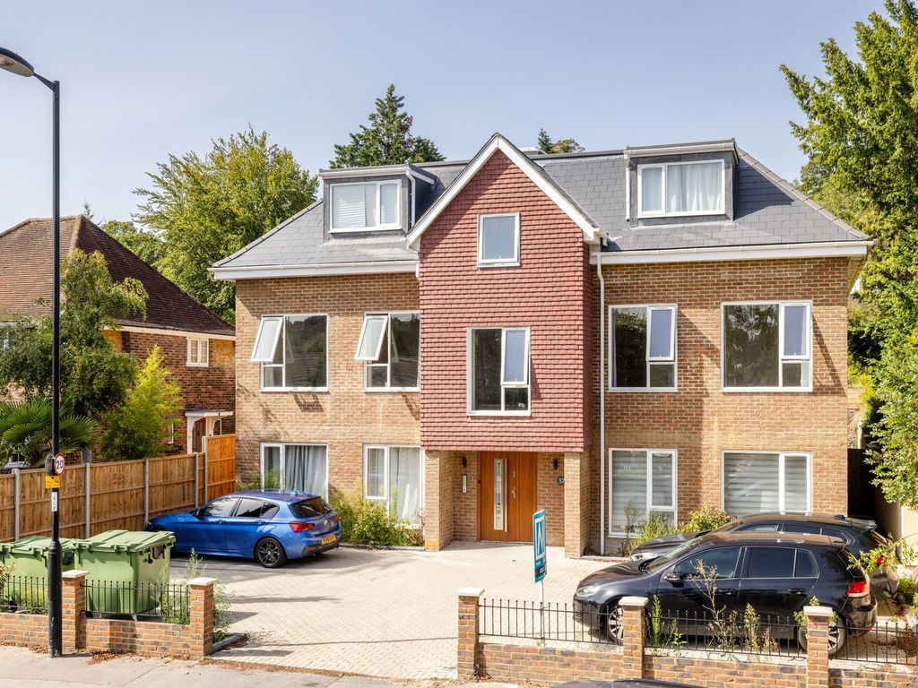 1 bed flat for sale in Pampisford Road, Purley CR8, £275,000