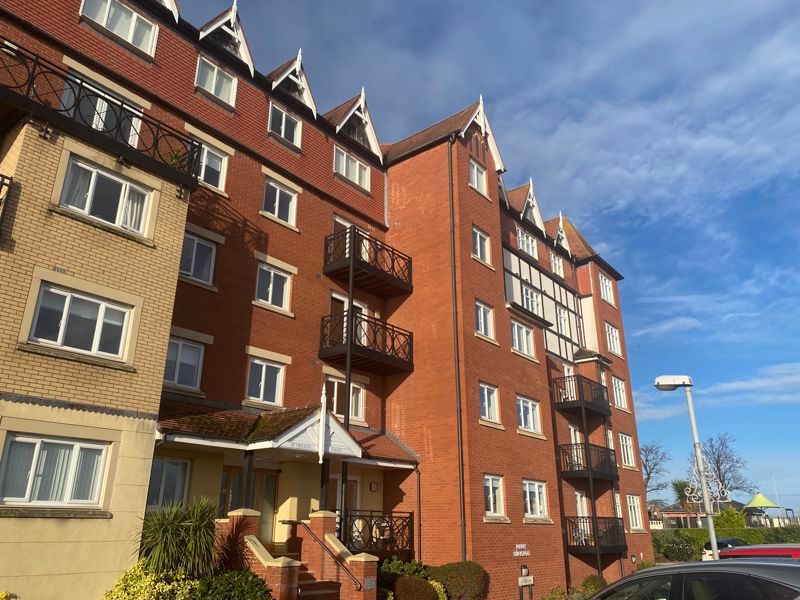 2 bed flat for sale in Rhos Promenade, Rhos On Sea, Colwyn Bay LL28, £225,000