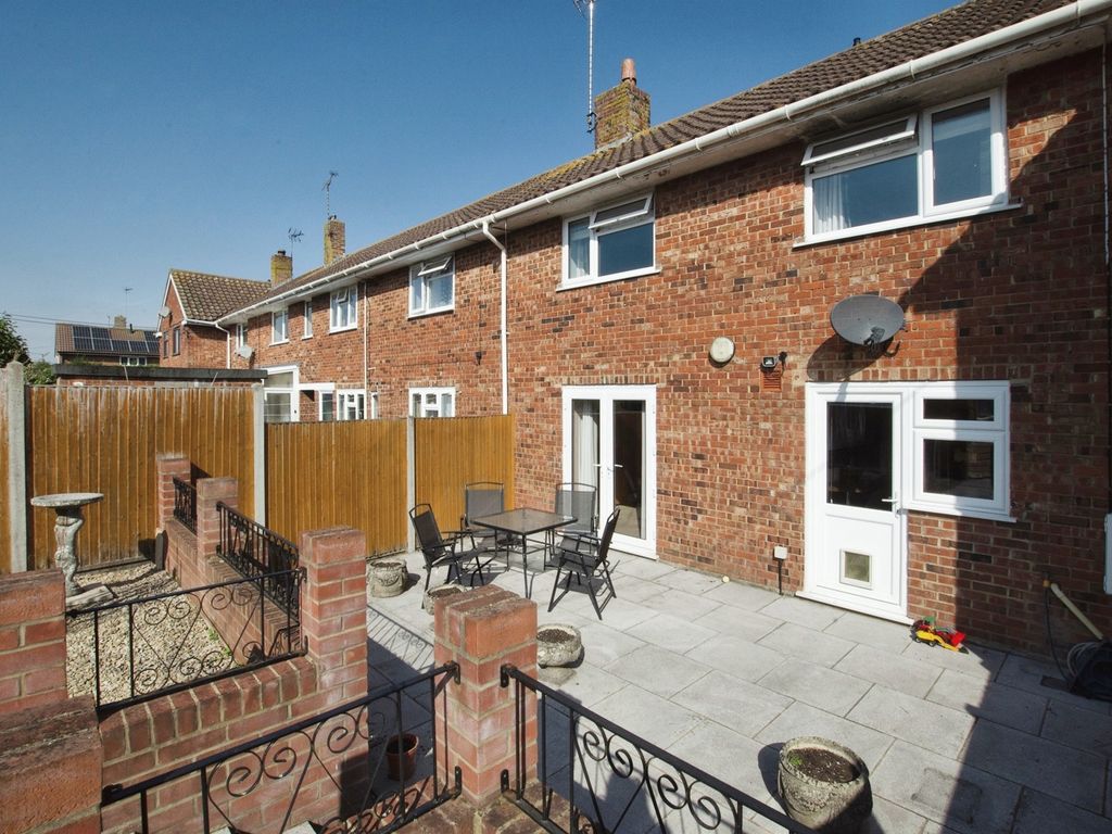 3 bed terraced house for sale in Coronation Road, Durrington, Salisbury SP4, £300,000