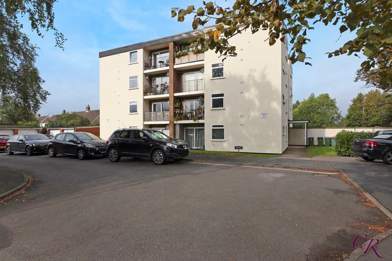 2 bed flat for sale in Belworth Court, Cheltenham GL51, £190,000