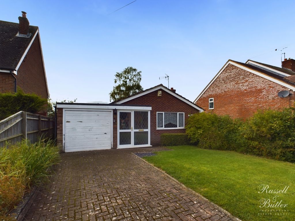 3 bed detached bungalow for sale in Addison Road, Steeple Claydon, Buckingham MK18, £325,000