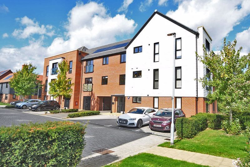 1 bed flat for sale in Waterside Court, Terry Walk, Leybourne, West Malling ME19, £200,000