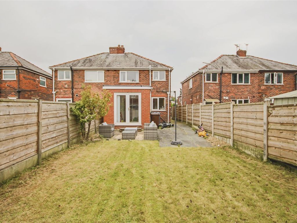 3 bed property for sale in Coniston Drive, Bury BL9, £190,000