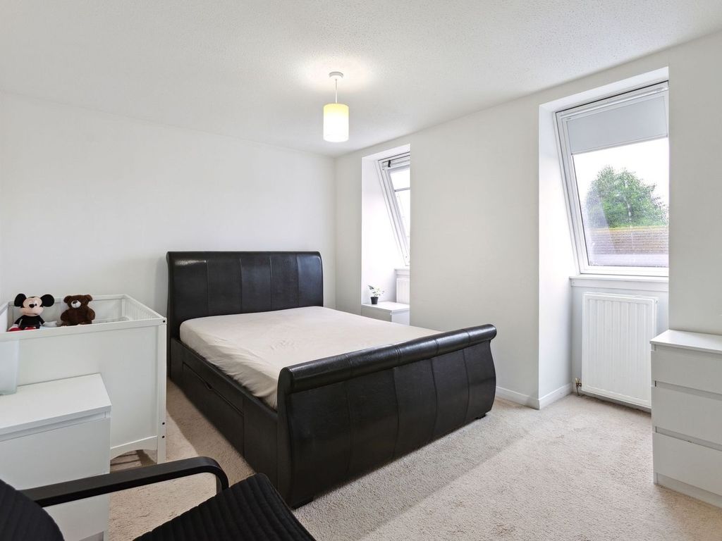 4 bed flat for sale in Stuart Crescent, Corstorphine, Edinburgh EH12, £239,995