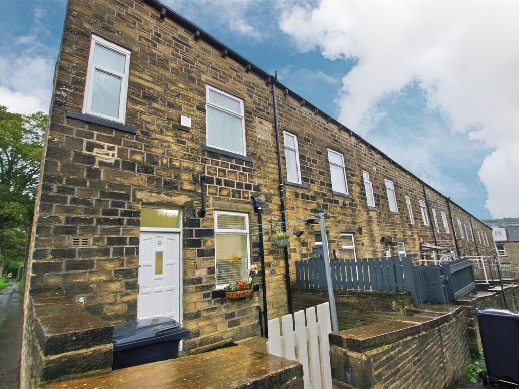 2 bed end terrace house for sale in Cleveleys Avenue, Sowerby Bridge HX6, £130,000