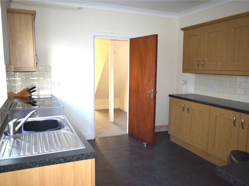 1 bed flat for sale in Victoria Avenue, Porthcawl CF36, £170,000