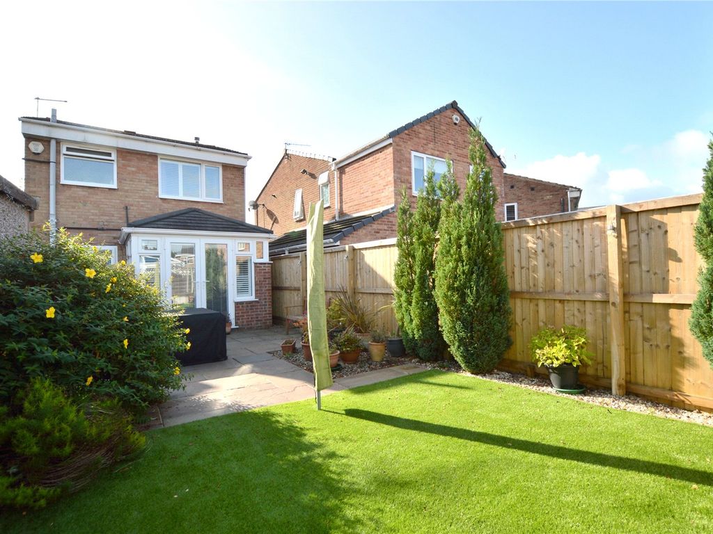 3 bed detached house for sale in Carr Wood Close, Calverley, Pudsey LS28, £320,000