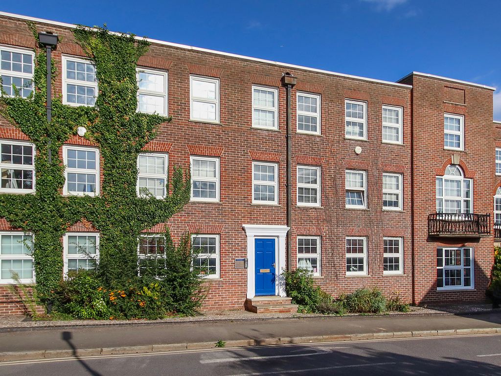 Office for sale in The Hart, Farnham GU9, £750,000