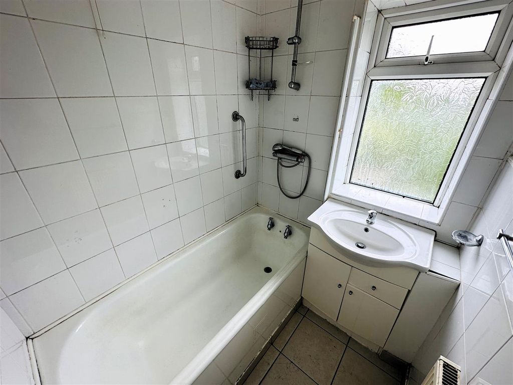 2 bed semi-detached house for sale in Malvern Road, Goole DN14, £100,000