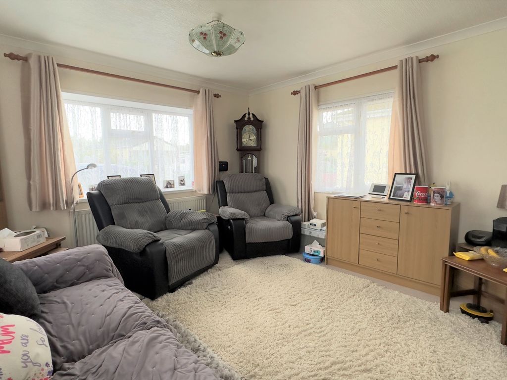 2 bed mobile/park home for sale in Centre Drive, Banwell BS29, £115,000
