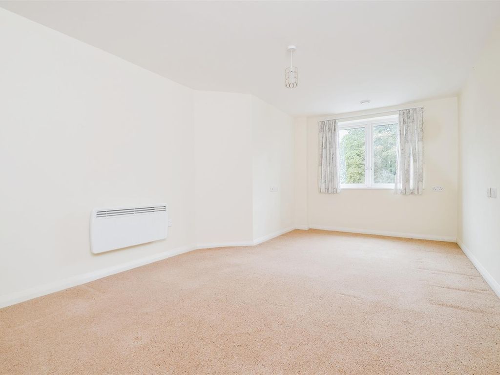 1 bed flat for sale in Malpas Court, Malpas Road, Northallerton DL7, £135,000