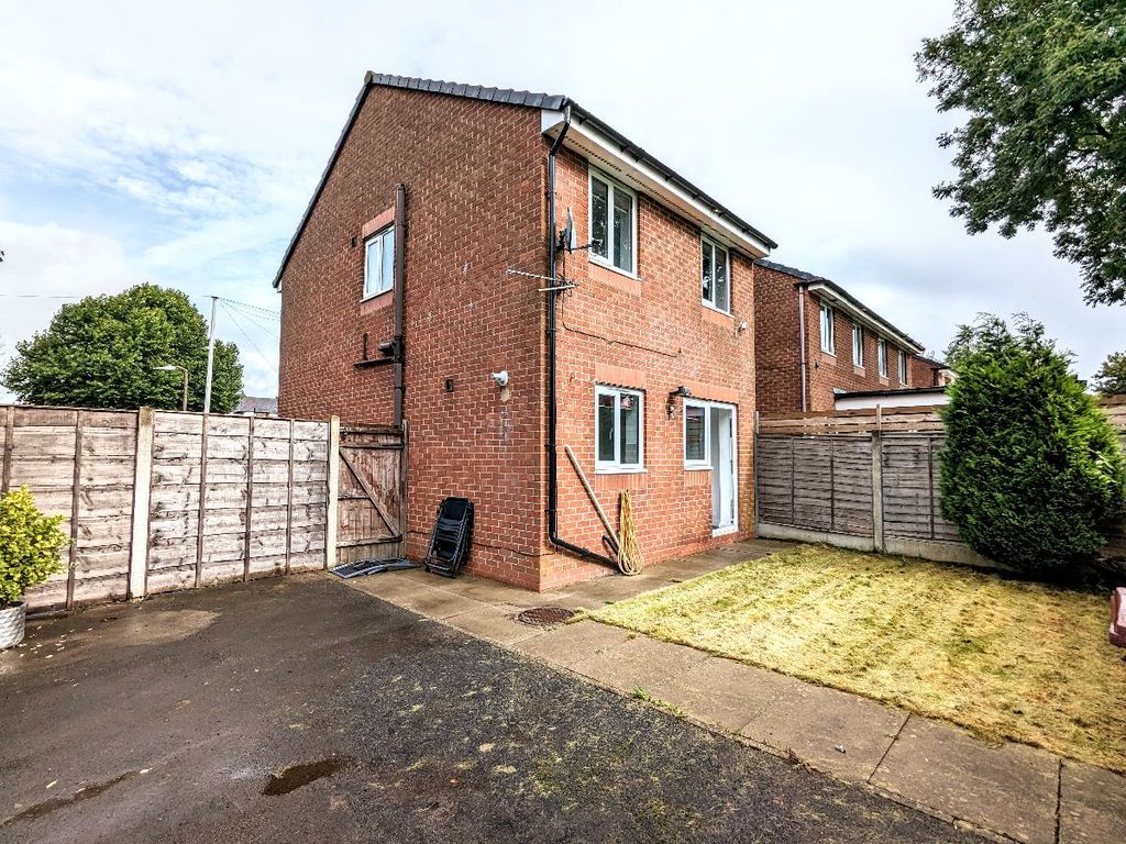 3 bed detached house for sale in Wellbank Close, Little Lever, Bolton BL3, £190,000