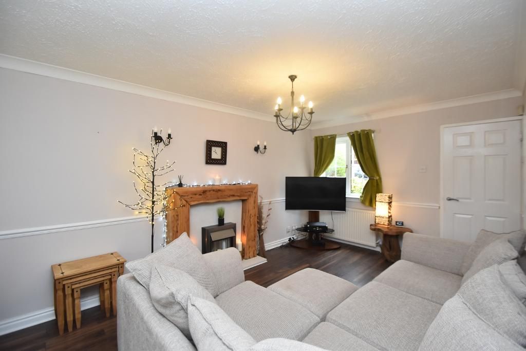 4 bed property for sale in Lewis Crescent, Old Kilpatrick, Glasgow G60, £249,999