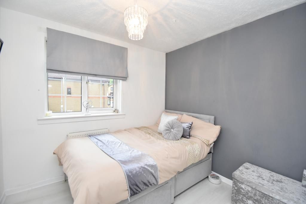 4 bed property for sale in Lewis Crescent, Old Kilpatrick, Glasgow G60, £249,999