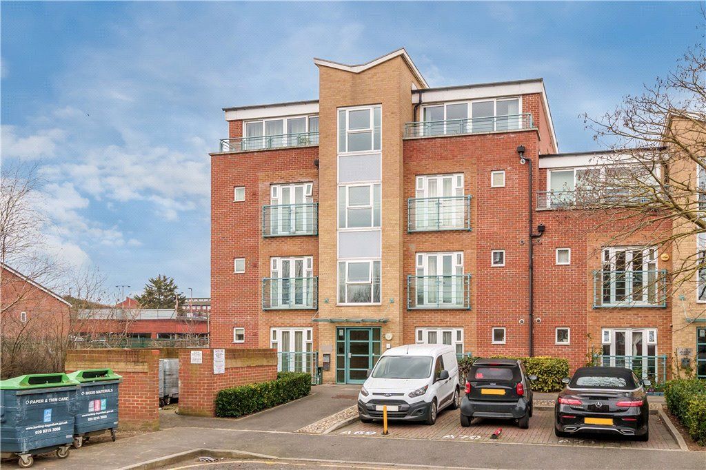 1 bed flat for sale in Jackson Court, St. Mark's Place, Dagenham RM10, £130,000