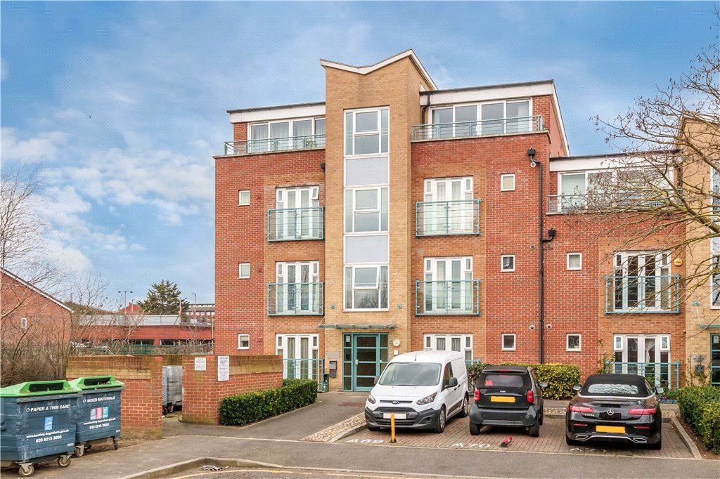 1 bed flat for sale in Jackson Court, St. Mark's Place, Dagenham RM10, £200,000