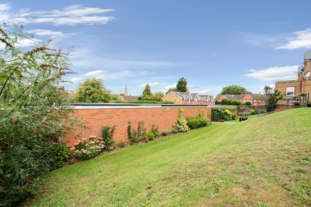 1 bed flat for sale in Maidenhead, Berkshire SL6, £110,000