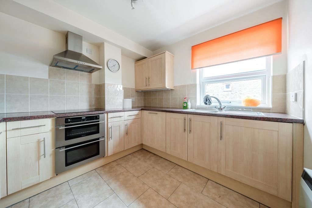 1 bed flat for sale in Maidenhead, Berkshire SL6, £110,000