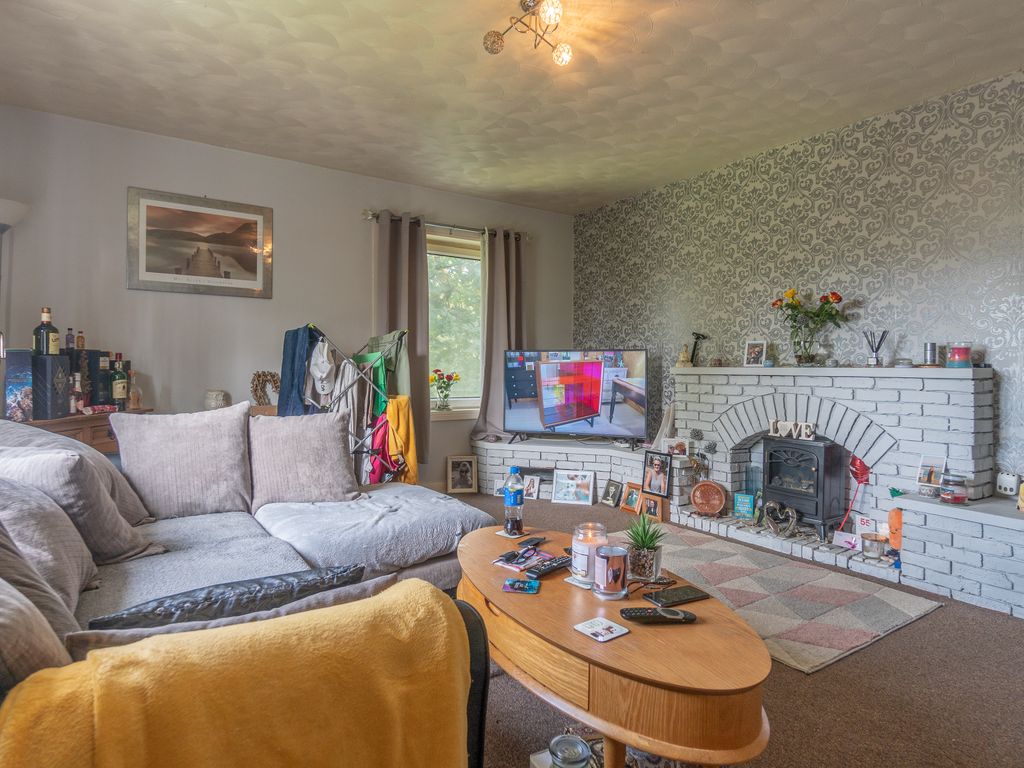 2 bed flat for sale in Nobleston Estate, Alexandria G83, £59,000