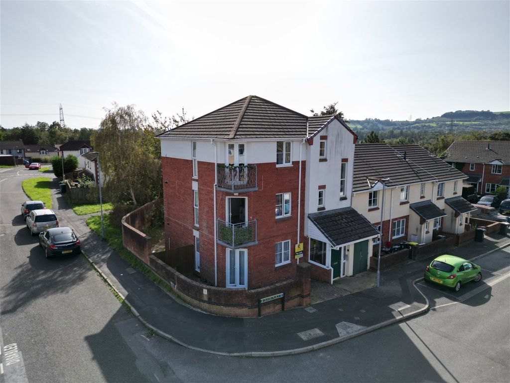 1 bed flat for sale in Oliver Place, Heathfield, Newton Abbot TQ12, £100,000