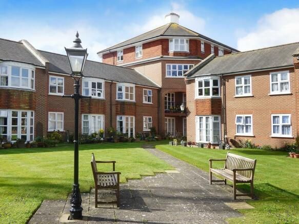 1 bed flat for sale in Winterton Lodge, Goda Road, Littlehampton BN17, £80,000