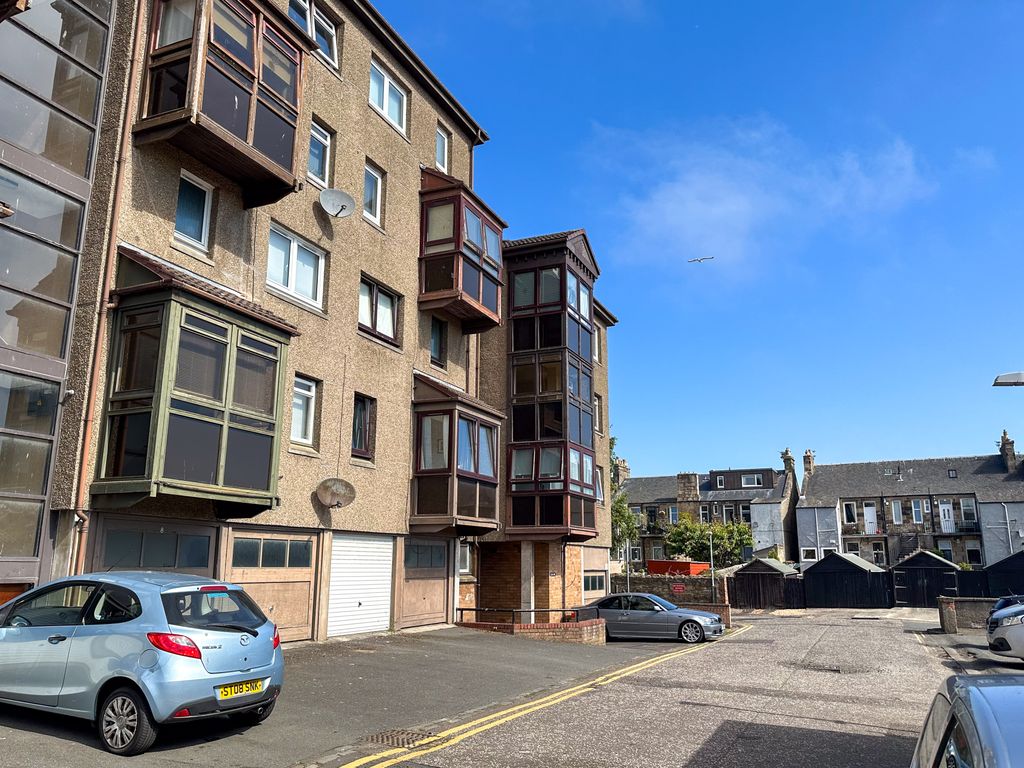 2 bed flat for sale in Nicol Street, Kirkcaldy KY1, £68,000
