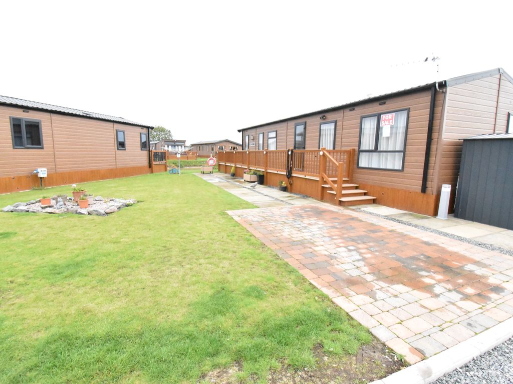 2 bed mobile/park home for sale in Orby Road, Burgh Le Marsh, Skegness PE24, £59,995