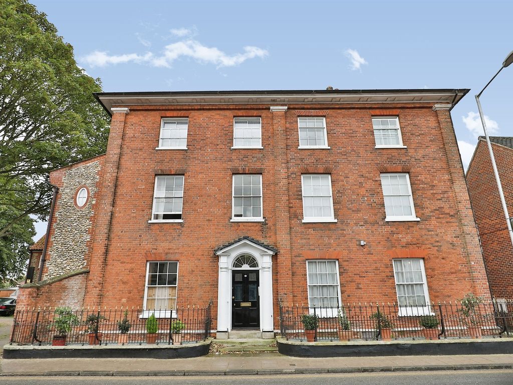 2 bed flat for sale in Norwich Street, Dereham NR19, £130,000