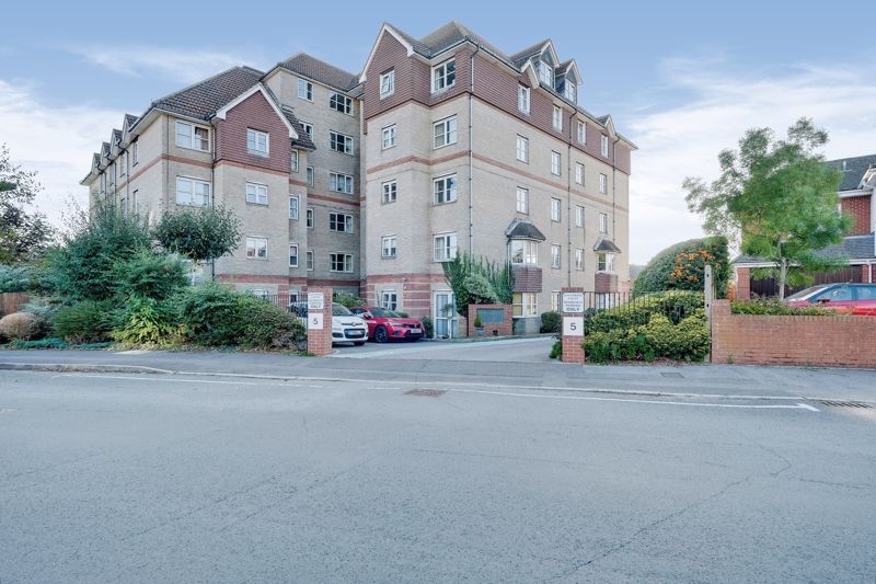1 bed flat for sale in Halebrose Court, Bournemouth BH6, £100,000