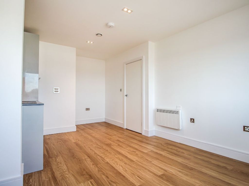 1 bed flat for sale in Arrowhead House, Luton LU4, £145,000