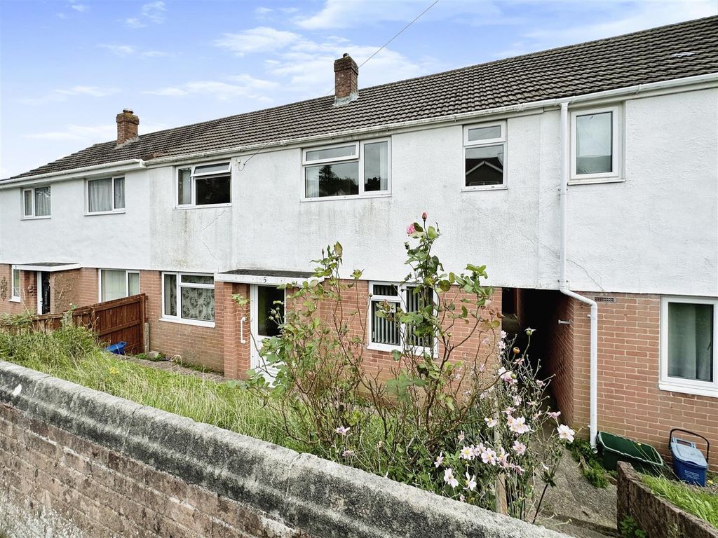 3 bed terraced house for sale in Middle Way, Bulwark, Chepstow NP16, £200,000