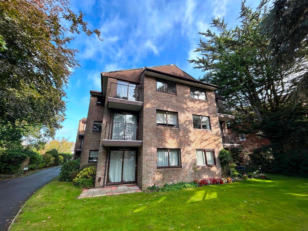 1 bed flat for sale in Richmond Park Road, Bournemouth BH8, £160,000