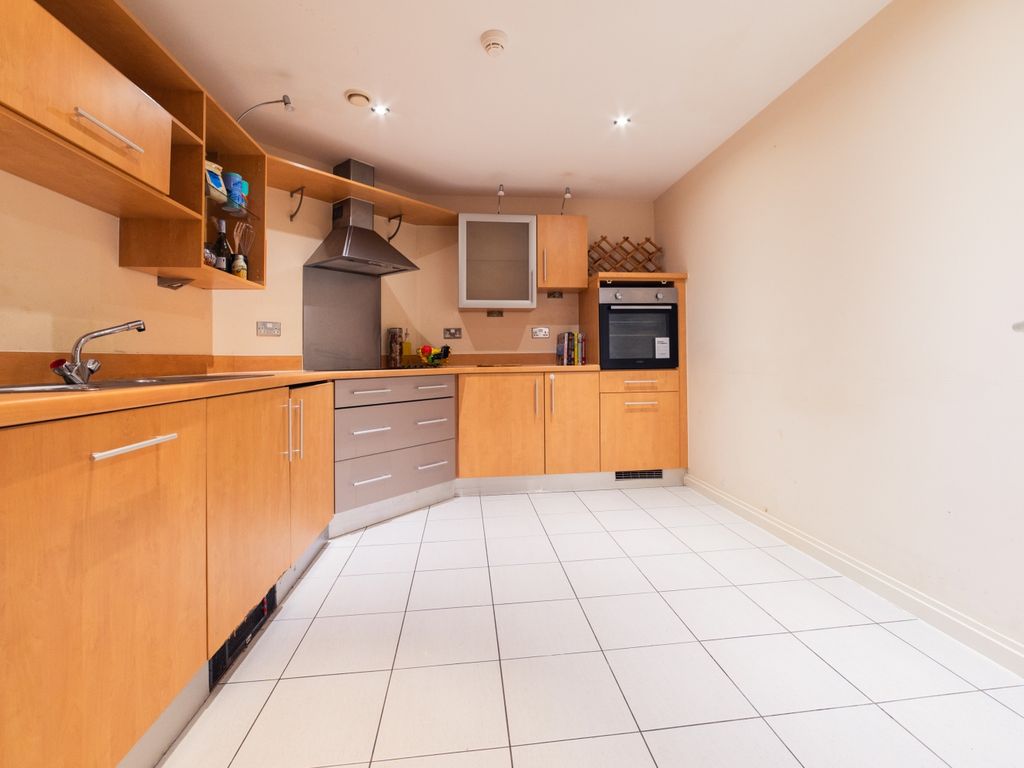 2 bed flat for sale in Lynton Court, Chandlery Way, Cardiff CF10, £185,000