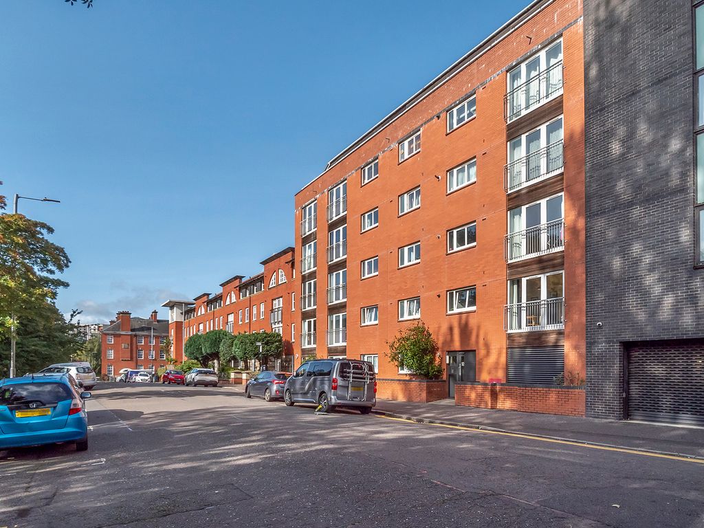 2 bed flat for sale in Beith Street, Glasgow G11, £149,000
