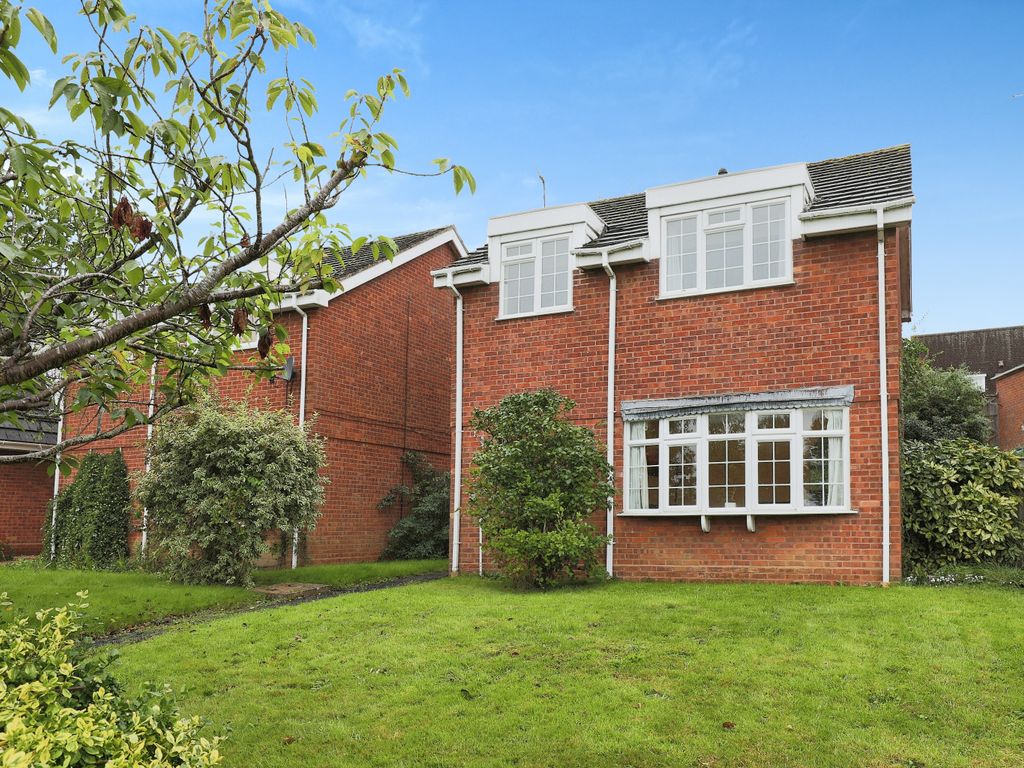 3 bed detached house for sale in Station Road, Pershore WR10, £250,000