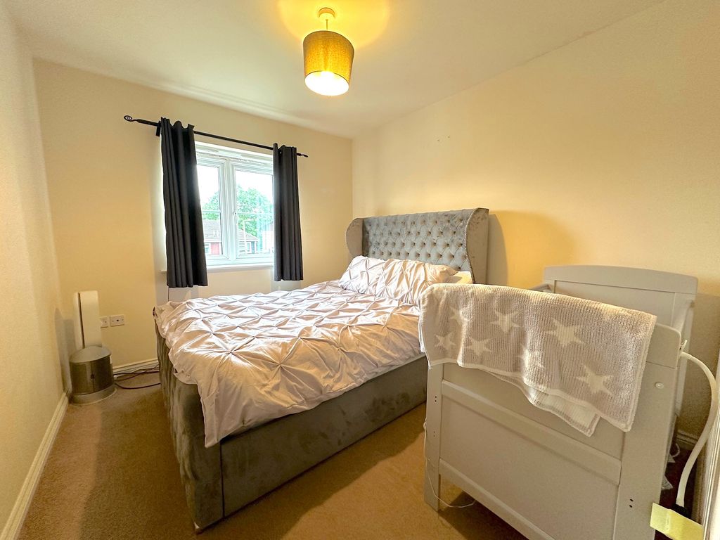 2 bed flat for sale in The Furlong, Wednesbury, Wednesbury WS10, £109,950