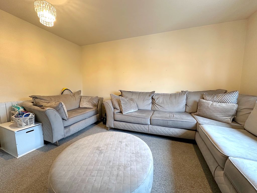 2 bed flat for sale in The Furlong, Wednesbury, Wednesbury WS10, £109,950
