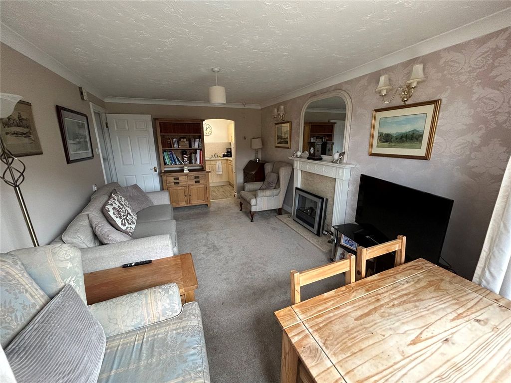 1 bed flat for sale in Sandhurst Avenue, Lytham St. Annes, Lancashire FY8, £72,000