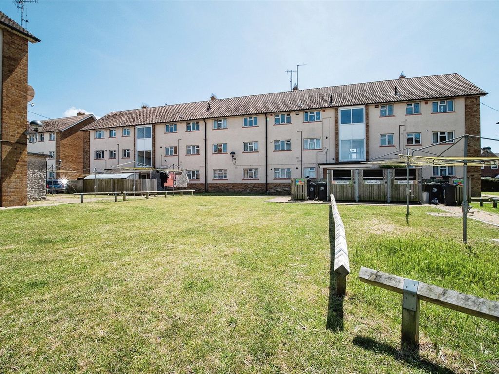 2 bed flat for sale in Chapelhay Heights, Weymouth DT4, £115,000