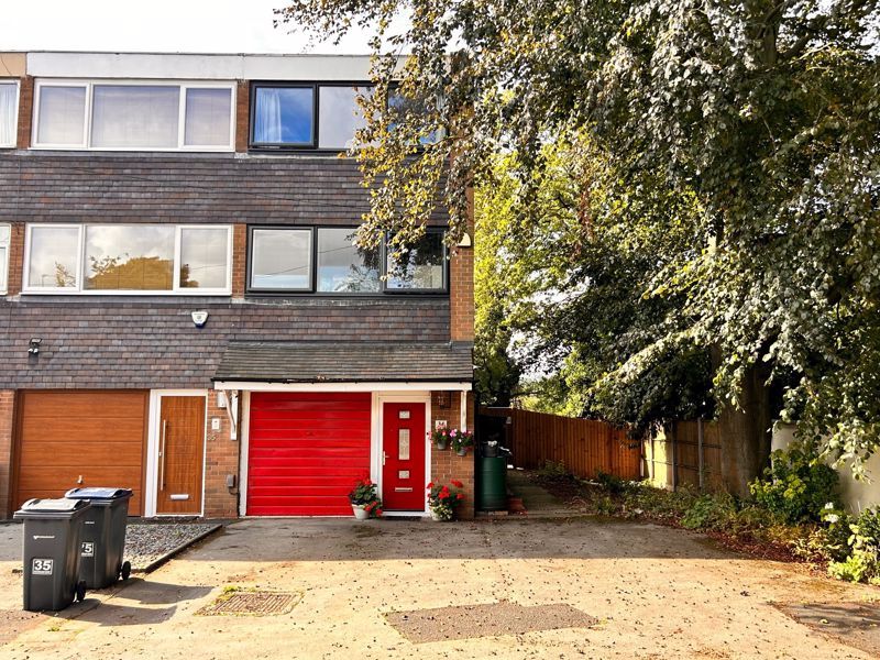 3 bed end terrace house for sale in Buckingham Mews, 152334 B73, £207,750
