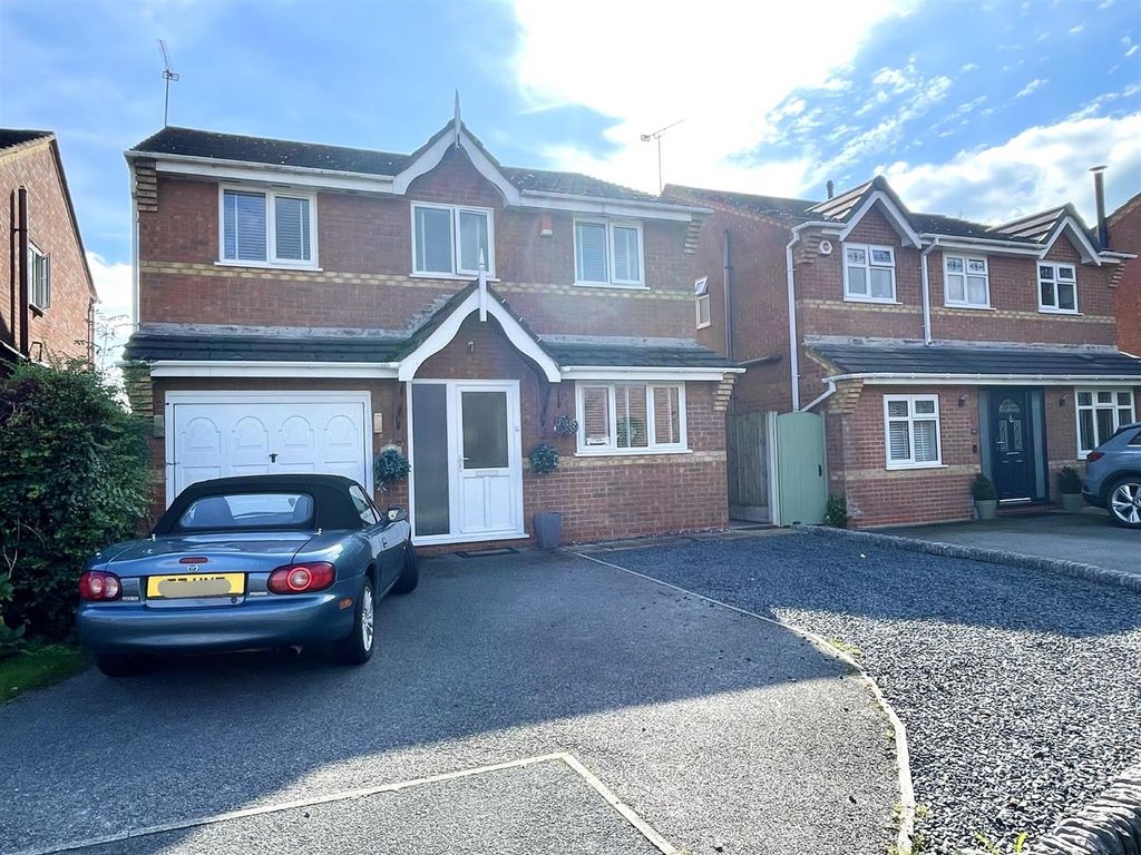 4 bed detached house for sale in Rookery Close, Ettiley Heath, Sandbach CW11, £268,000