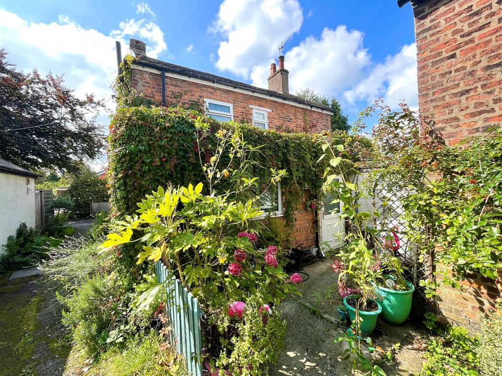 2 bed cottage for sale in The Gardens, Sandbach CW11, £177,500