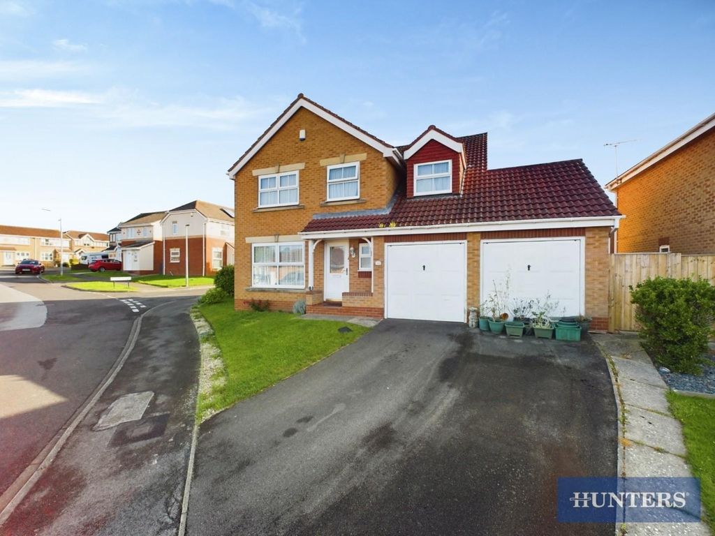 5 bed detached house for sale in Aysgarth Rise, Bridlington YO16, £260,000
