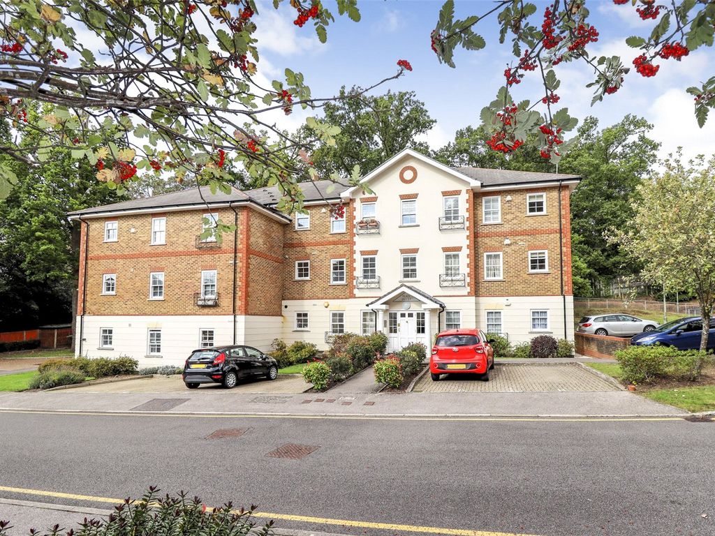 2 bed flat for sale in Markham Court, Camberley, Surrey GU15, £270,000