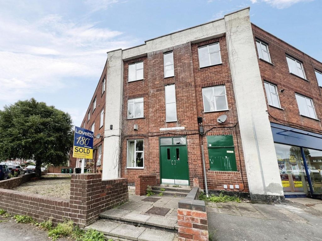 2 bed flat for sale in Quinton Parade, Coventry CV3, £140,000