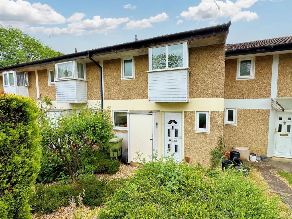 3 bed terraced house for sale in Scatterill Close, Bradwell, Milton Keynes MK13, £240,000