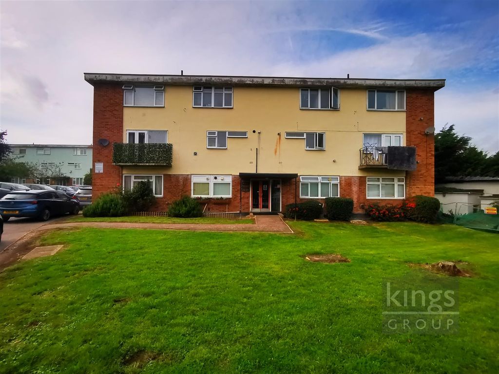 2 bed maisonette for sale in Amberry Court, Harlow CM20, £170,000