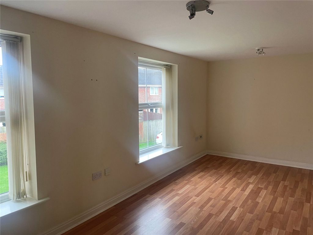 2 bed flat for sale in Swallow Fields, Liverpool, Merseyside L9, £65,000