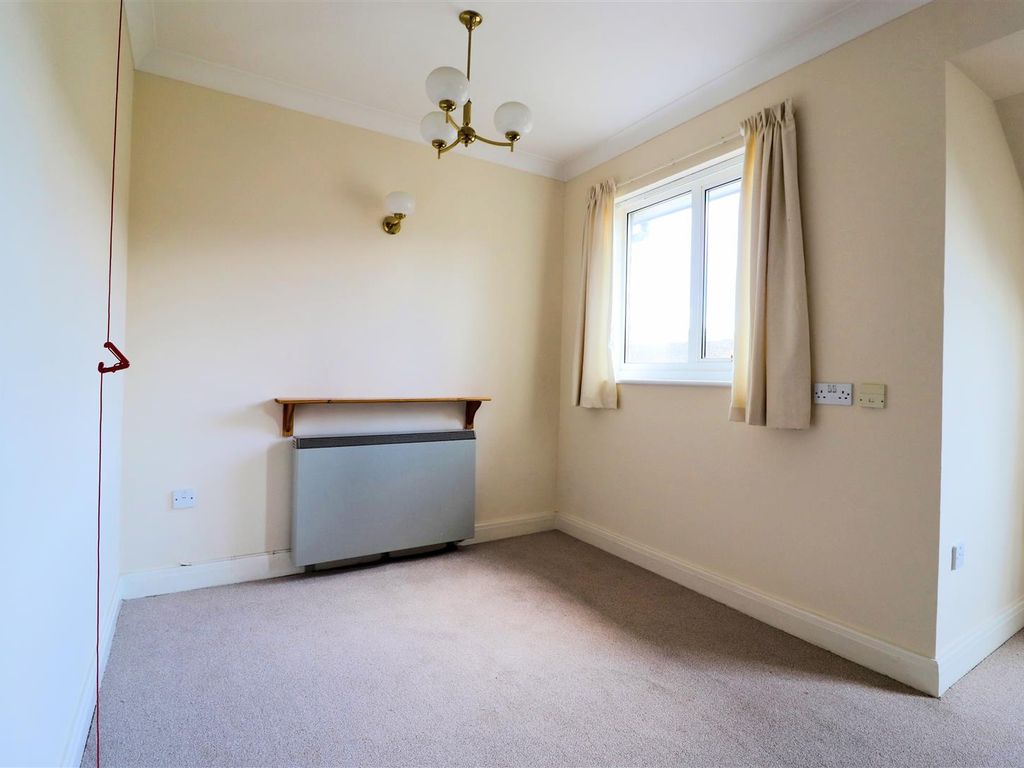 1 bed flat for sale in Blenheim Court, Back Lane, Winchcombe GL54, £110,000