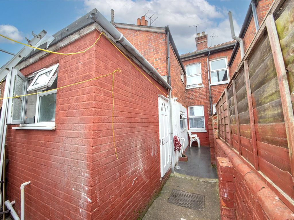 3 bed terraced house for sale in Norton Road, Reading RG1, £290,000